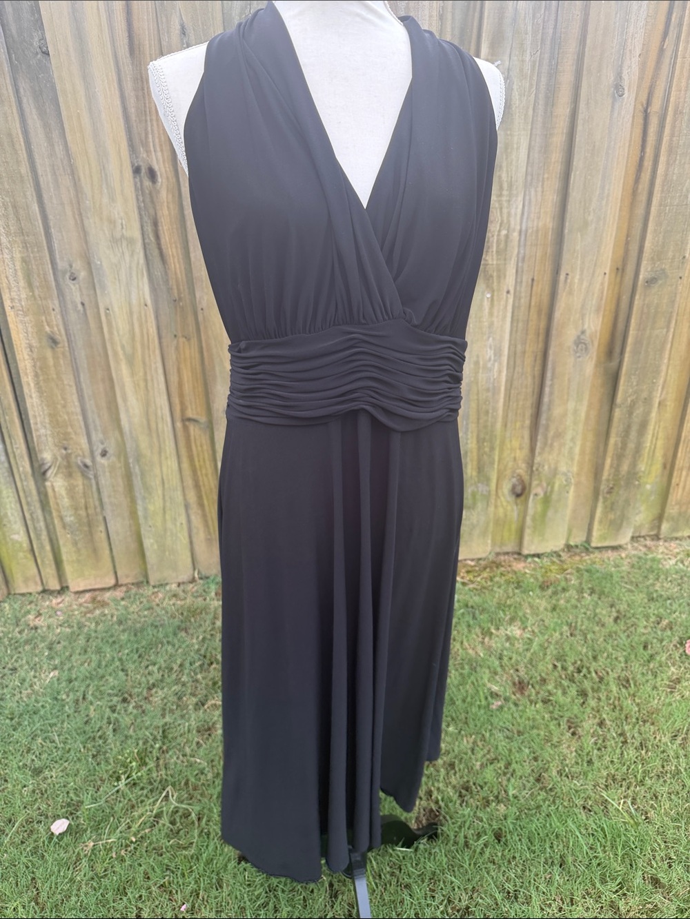 Sleeveless Black V-Neck Midi Dress with Ruched Waist